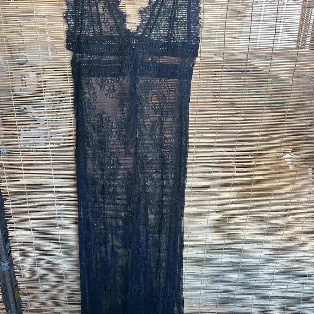 Elegant Black Lace Maxi Dress